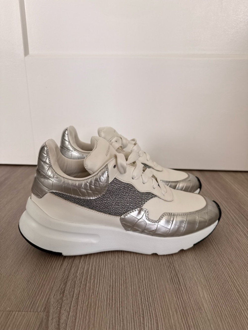 Alexander McQueen Cream and Metallic Silver Platform Sneakers